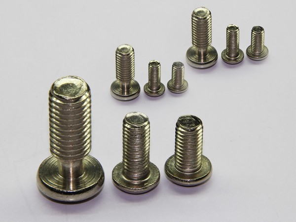 專用半圓柱頭螺栓 專用半圓柱頭螺栓